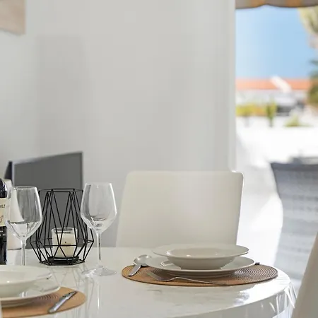 Island Village Heights アパート