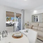 Island Village Heights Appartamento