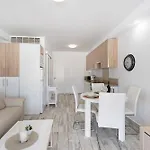 Island Village Heights * 阿德耶