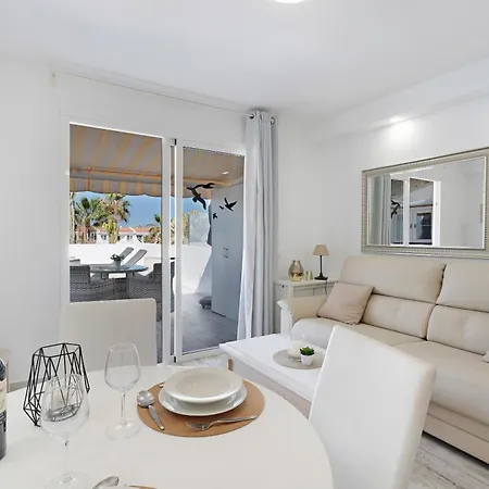 Island Village Heights Apartman