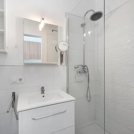 Island Village Heights Apartman *