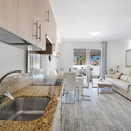 Island Village Heights Апартаменты *