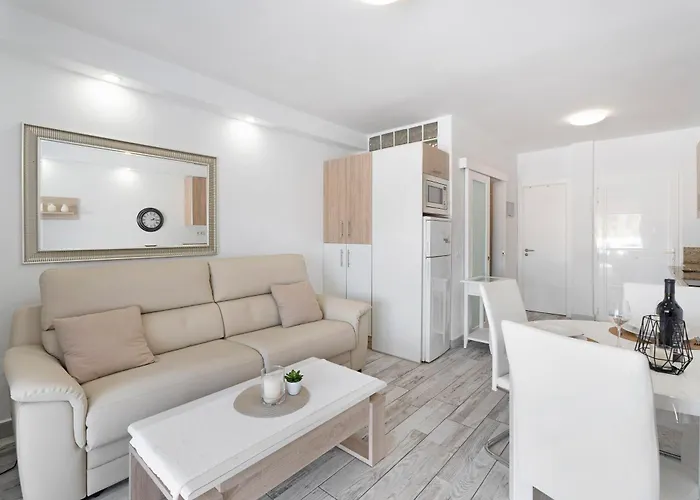 Island Village Heights * 아데제